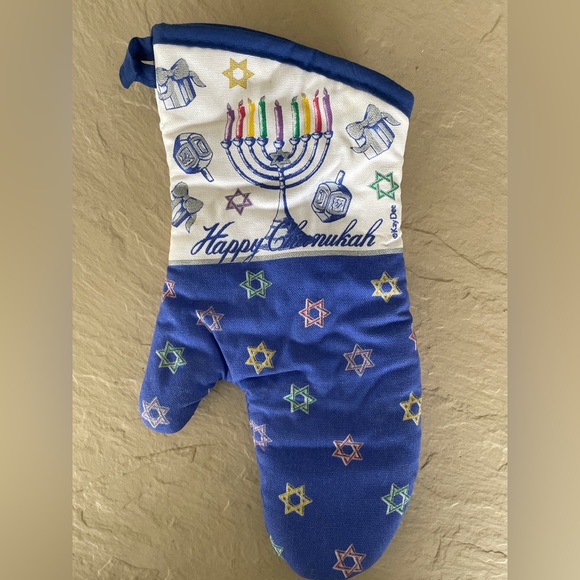 Hannukah Themed Oven Mitt & Pot Holder - Picture 6 of 10